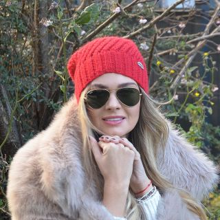 Výrazná červená barva a 100% alpaka 💕 #lovered #alpaca #knittingbeanie #pletenacepice #madeinczech #ivajafi #knitting...