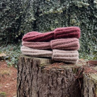 Vlněná a přitom nekousavá? I to je možné 😉 Tyto zimní čepice jsem upletla ze skvělé luxusní příze ve složení...