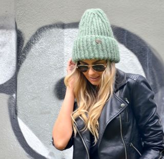 Přijďte si tento víkend pro novou zimní čepici na @dyzajnmarket v Praze … Teplá, nekousavá, z čistě přírodní příze, ručně...