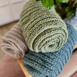 Nadýchané, teplé a zaručeně nekousavé … Takové jsou tyto šály, do kterých se celé zachumláte a “zima nemá šanci” 😁 A mám...