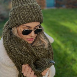 Zaručeně nekousavá a přitom vlněná? I taková může být vaše nová zimní souprava čepice a šály ❄️🧶🐑🦙 Pletu je ručně ze...