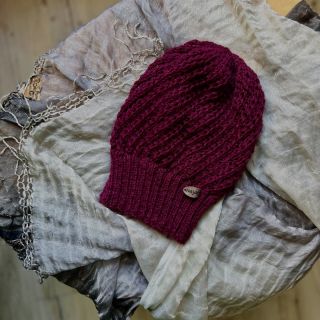 Krásná nová barva čepice ze 💯% alpaky 🦙 Líbí se vám? #ivajafi #pletu #pletenatorba #beanieseason